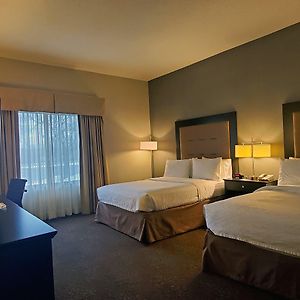 Standard Queen Room Two Queen Beds Mobility Accessible Tub